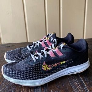 Women’s Nike Downshifter Running Shoes Sz 10
